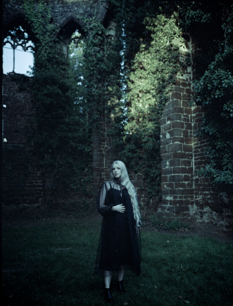 Sylvaine in ivy-covered ruins