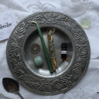 CABRE D'OR. ABUNDANCE THEMED BOX ✷ LAST 1 - Organic smoke wand, lucky feng-shui coin, candle, green jade - Image 2