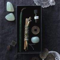 CABRE D'OR. ABUNDANCE THEMED BOX ✷ LAST 1 - Organic smoke wand, lucky feng-shui coin, candle, green jade - Image 5
