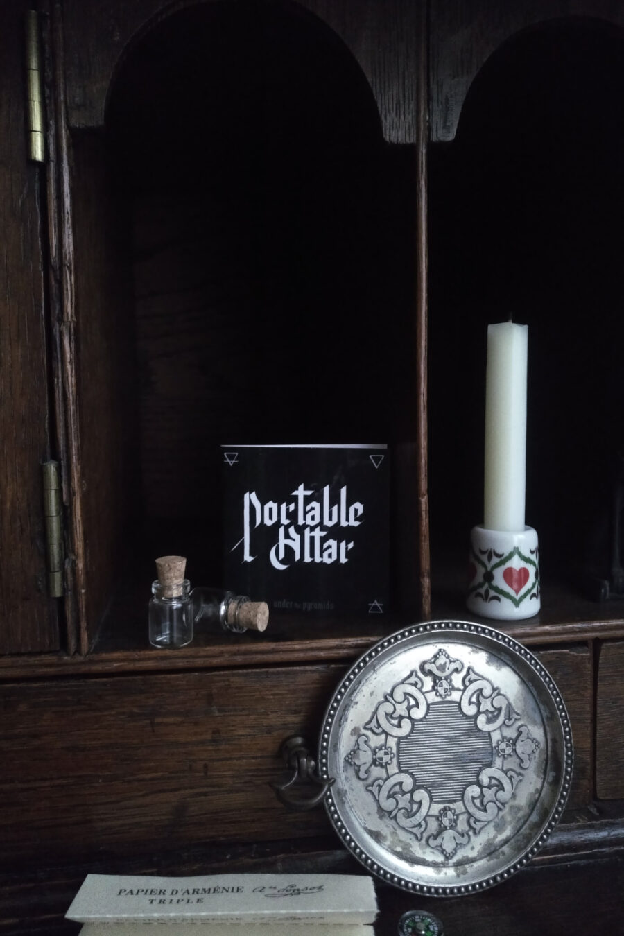 FOLK WITCH. PORTABLE ALTAR KIT ✷ LAST 1!! vintage mini tray & candle holder, mini vials, compass, candle - Image 9