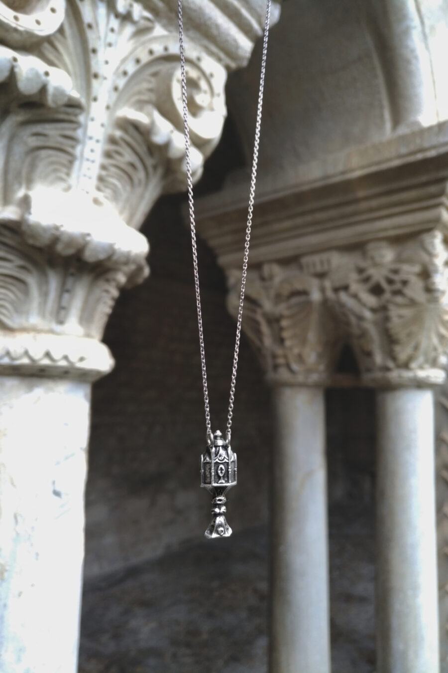 SOMBRE GRAAL. RELIQUARY AMULET ✷ sustainable silver -  Holy Grail, medieval Sacred Art, shrine - Image 6