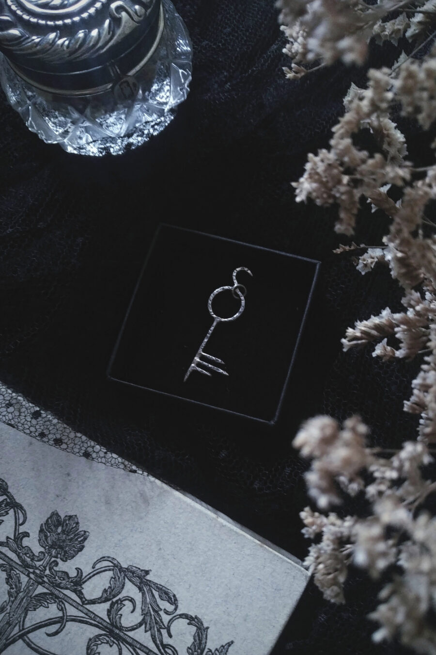 BESPOKE. CUSTOM & PERSONALISED UNIQUE PIECE ✷ let me know what you have in mind & get a quote. - Image 9
