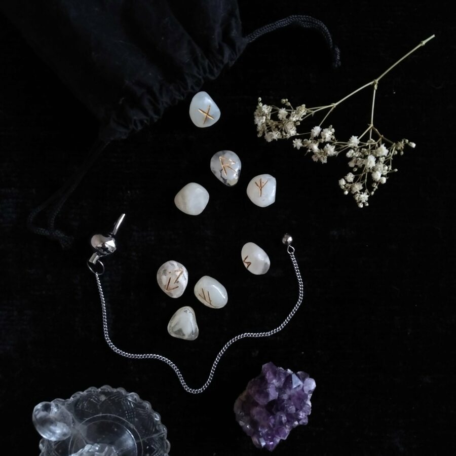 DIVINATION TRAVEL KIT ※ silver metal pendulum & resin mini runes