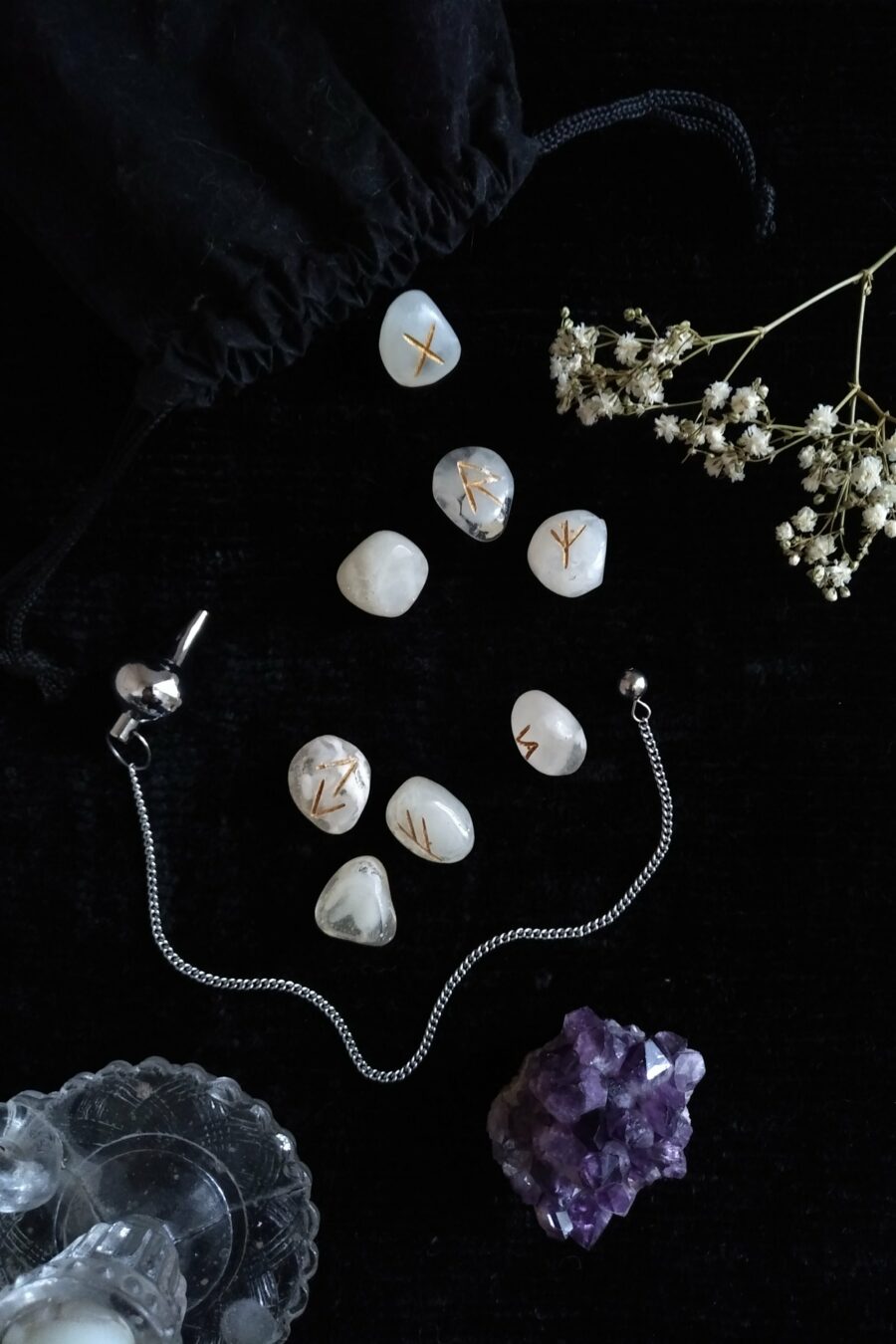 DIVINATION TRAVEL KIT ※ silver metal pendulum & resin mini runes - Image 3