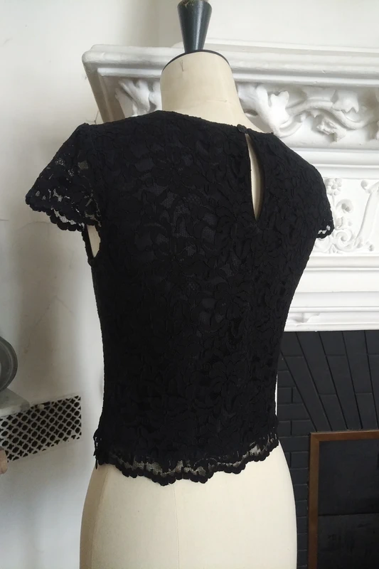 OFFICE-SIREN BLACK GUIPURE LACE TOP ※ fitted,cap sleeves - Image 5