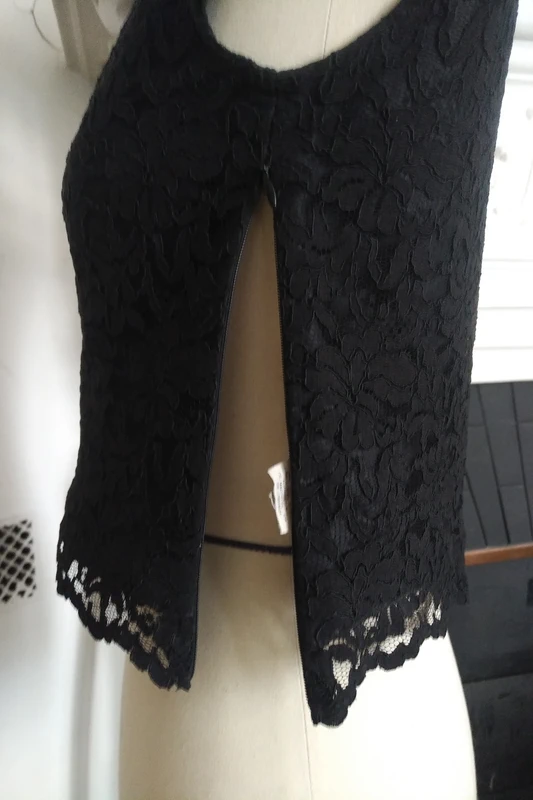 OFFICE-SIREN BLACK GUIPURE LACE TOP ※ fitted,cap sleeves - Image 11