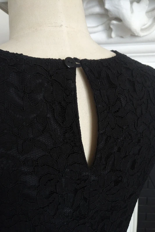 OFFICE-SIREN BLACK GUIPURE LACE TOP ※ fitted,cap sleeves - Image 7