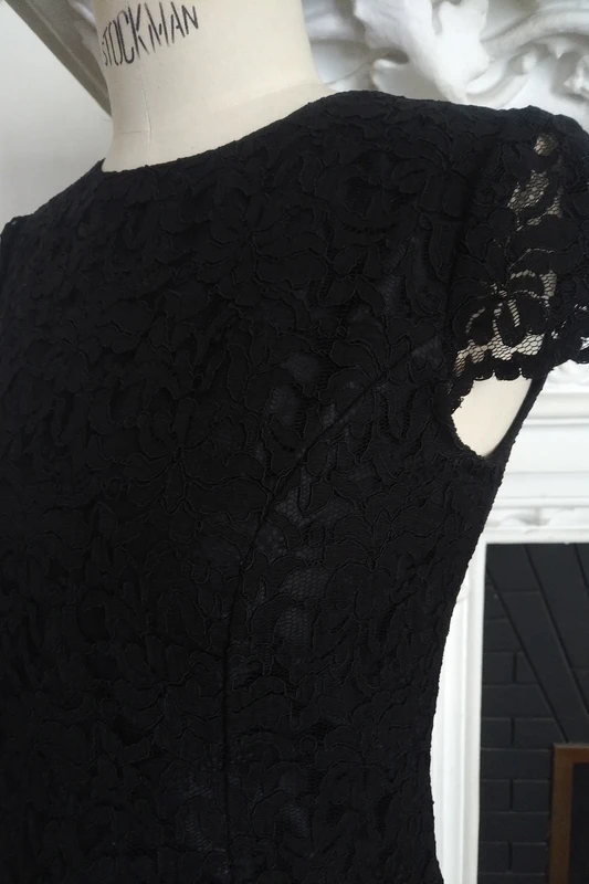 OFFICE-SIREN BLACK GUIPURE LACE TOP ※ fitted,cap sleeves - Image 8