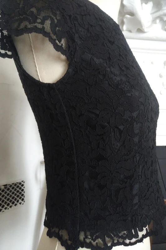 OFFICE-SIREN BLACK GUIPURE LACE TOP ※ fitted,cap sleeves - Image 9