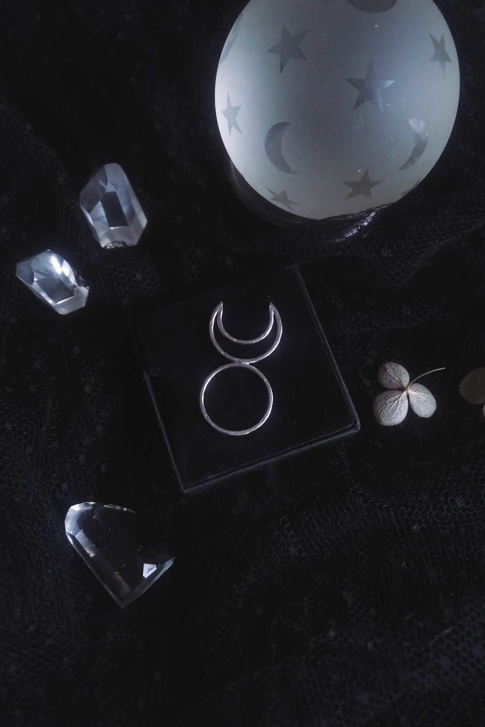 ESBAT - CRESCENT MOON RING ✷ sustainable sterling silver, recycled, hammered - Image 3