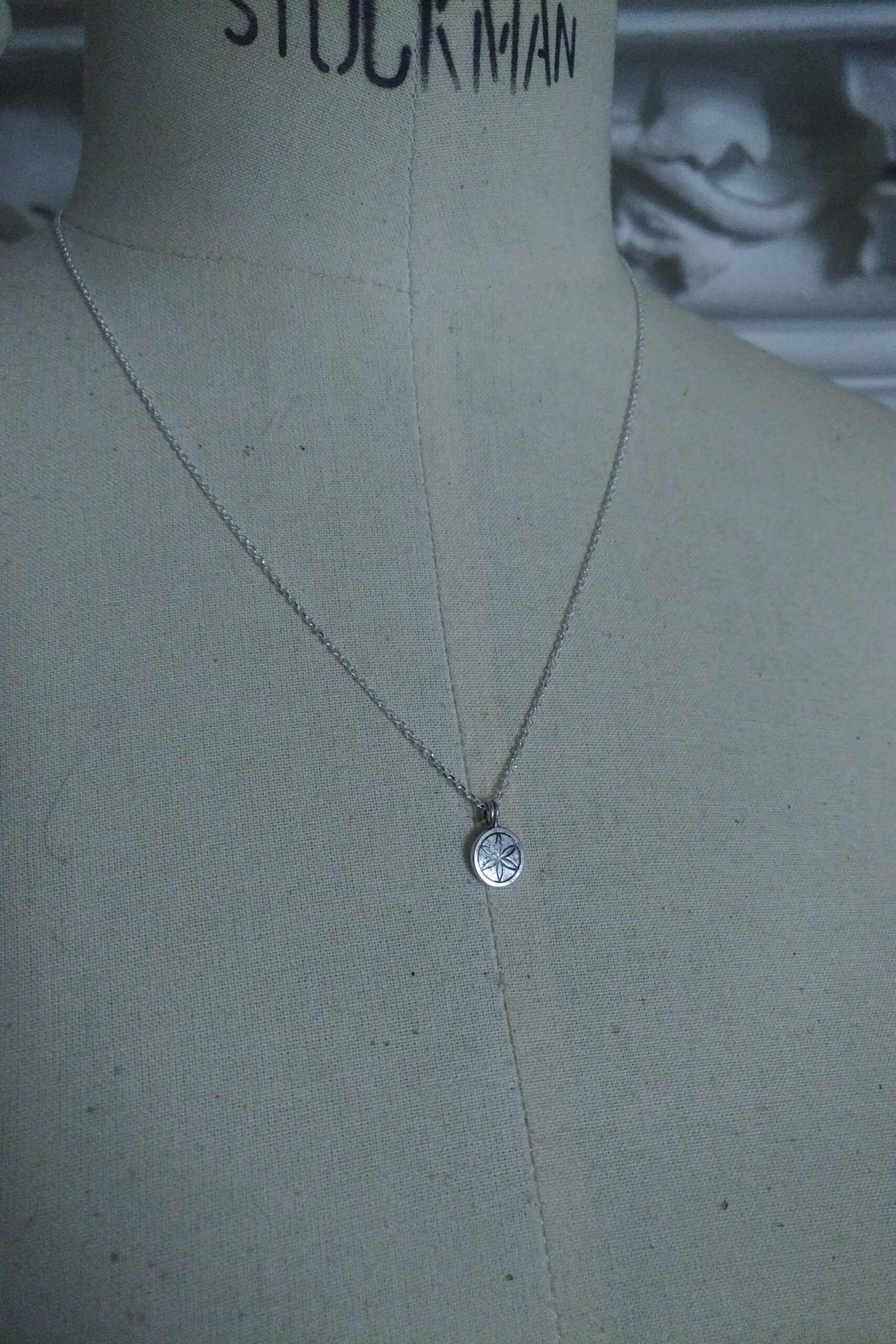 DAISY-WHEEL MEDALLION. ANTIQUED HEIRLOOM ✷ sustainable sterling silver - chain or ribbon - Image 3