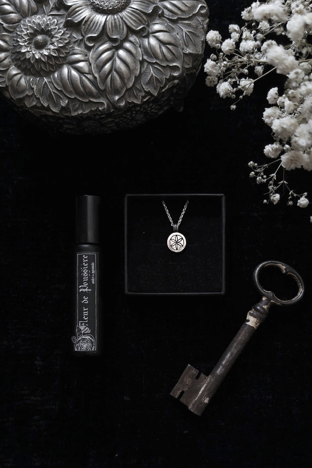 DAISY-WHEEL MEDALLION. ANTIQUED HEIRLOOM ✷ sustainable sterling silver - chain or ribbon - Image 6